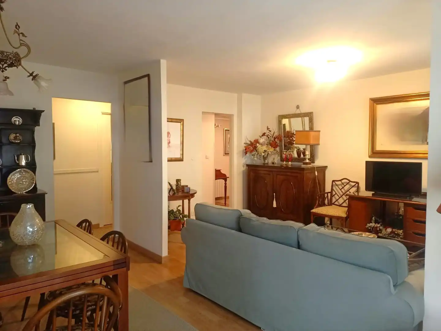 Living room of Flat for sale in Gijón   with Heating, Parquet flooring and Furnished