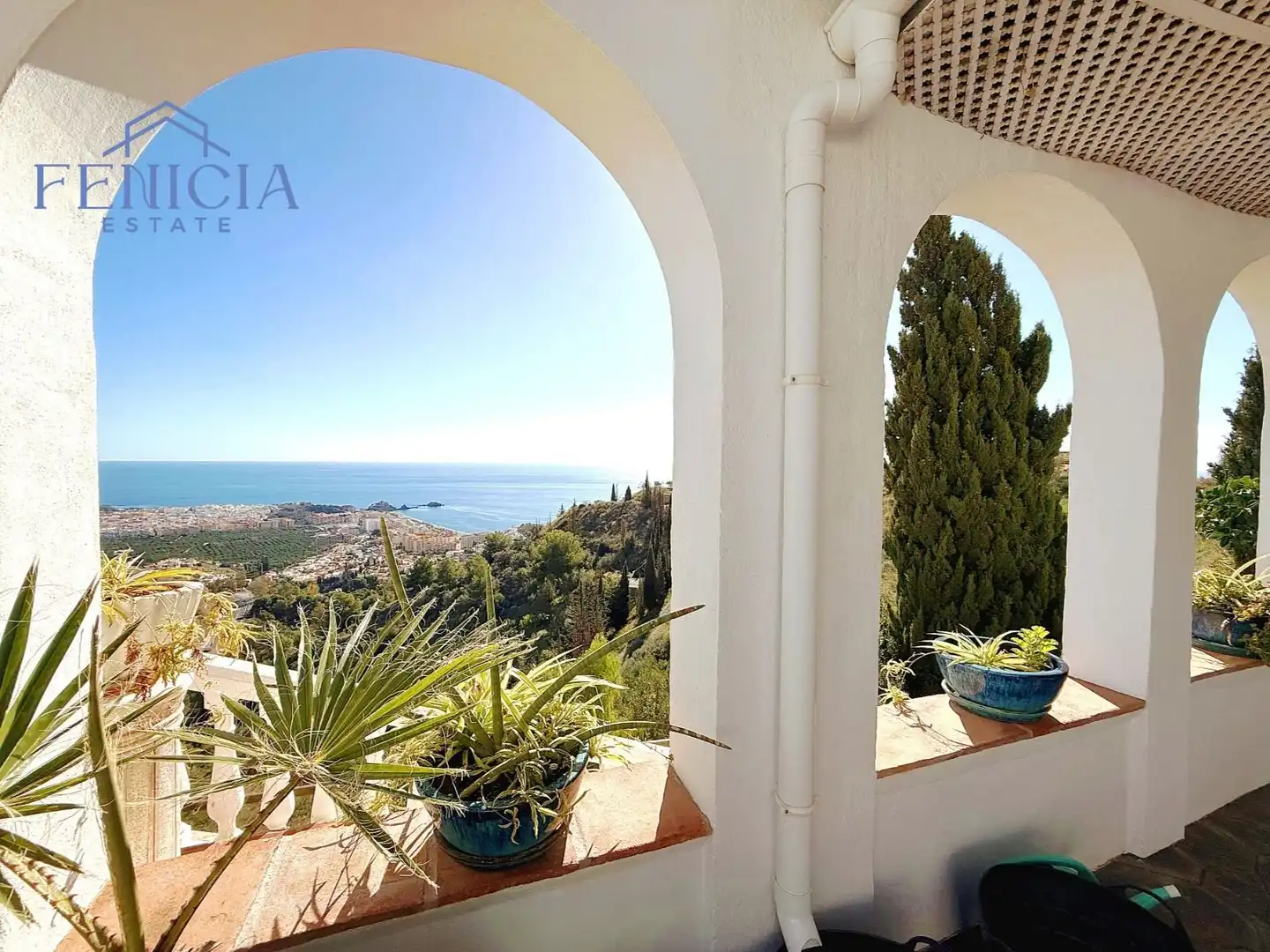Vista exterior de Casa o chalet en venta en Almuñécar con Aire acondicionado, Calefacción y Jardín privado