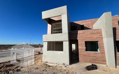 Exterior view of Single-family semi-detached for sale in Villaviciosa de Odón  with Heating, Private garden and Terrace