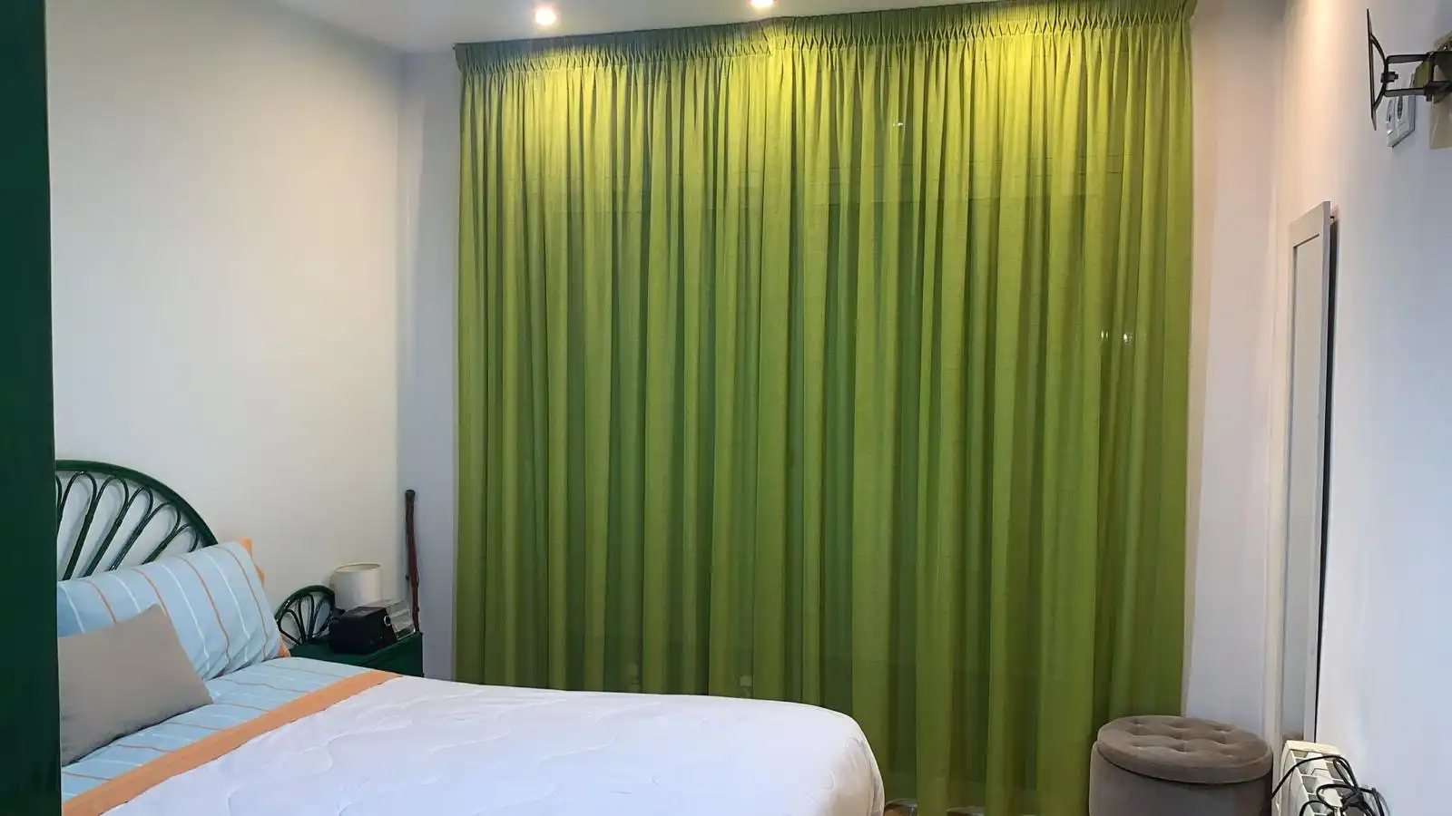 Schlafzimmer von Einfamilien-Reihenhaus zum Verkauf in Cunit mit Klimaanlage, Heizung und Privatgarten