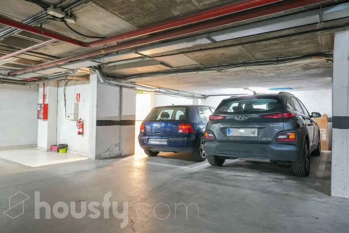 Aparcament de Pis en venda en Madrid amb Aire condicionat, Calefacció i Jardí privat