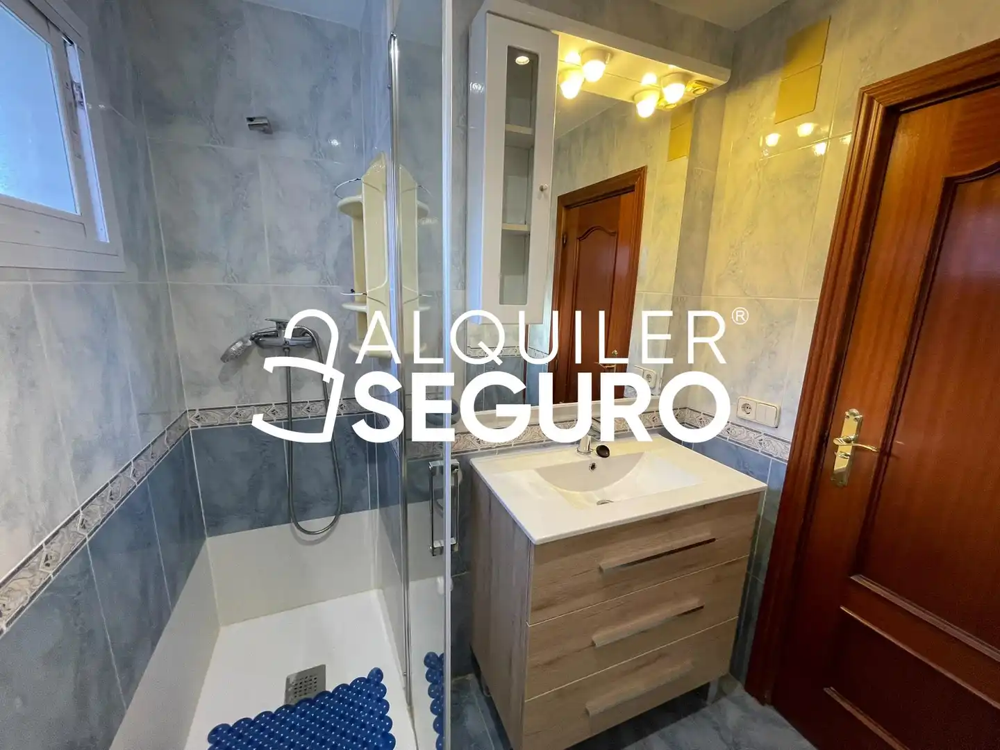 Badezimmer von Wohnung zur Miete in Madrid mit Heizung, Abstellraum und Möbliert