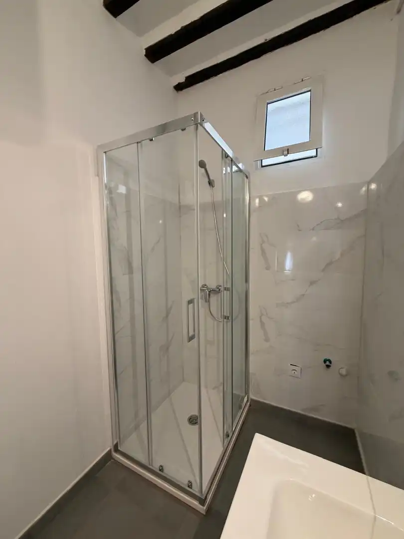 Baño de Estudio de alquiler en Chinchón con Aire acondicionado, Calefacción y Amueblado