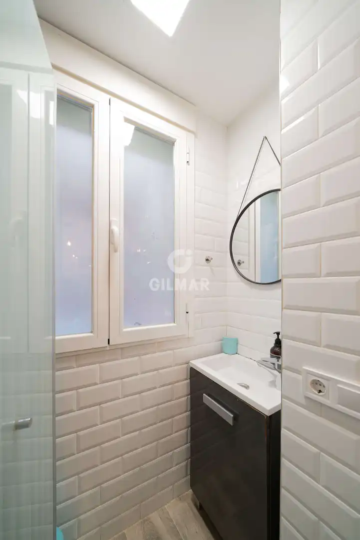 Badezimmer von Erdgeschoss zum Verkauf in Madrid mit Heizung