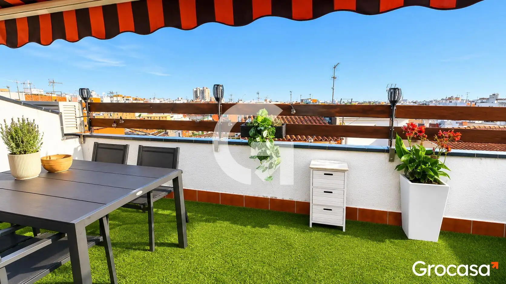 Terrasse von Dachboden zum Verkauf in Vilanova i la Geltrú mit Klimaanlage, Heizung und Terrasse