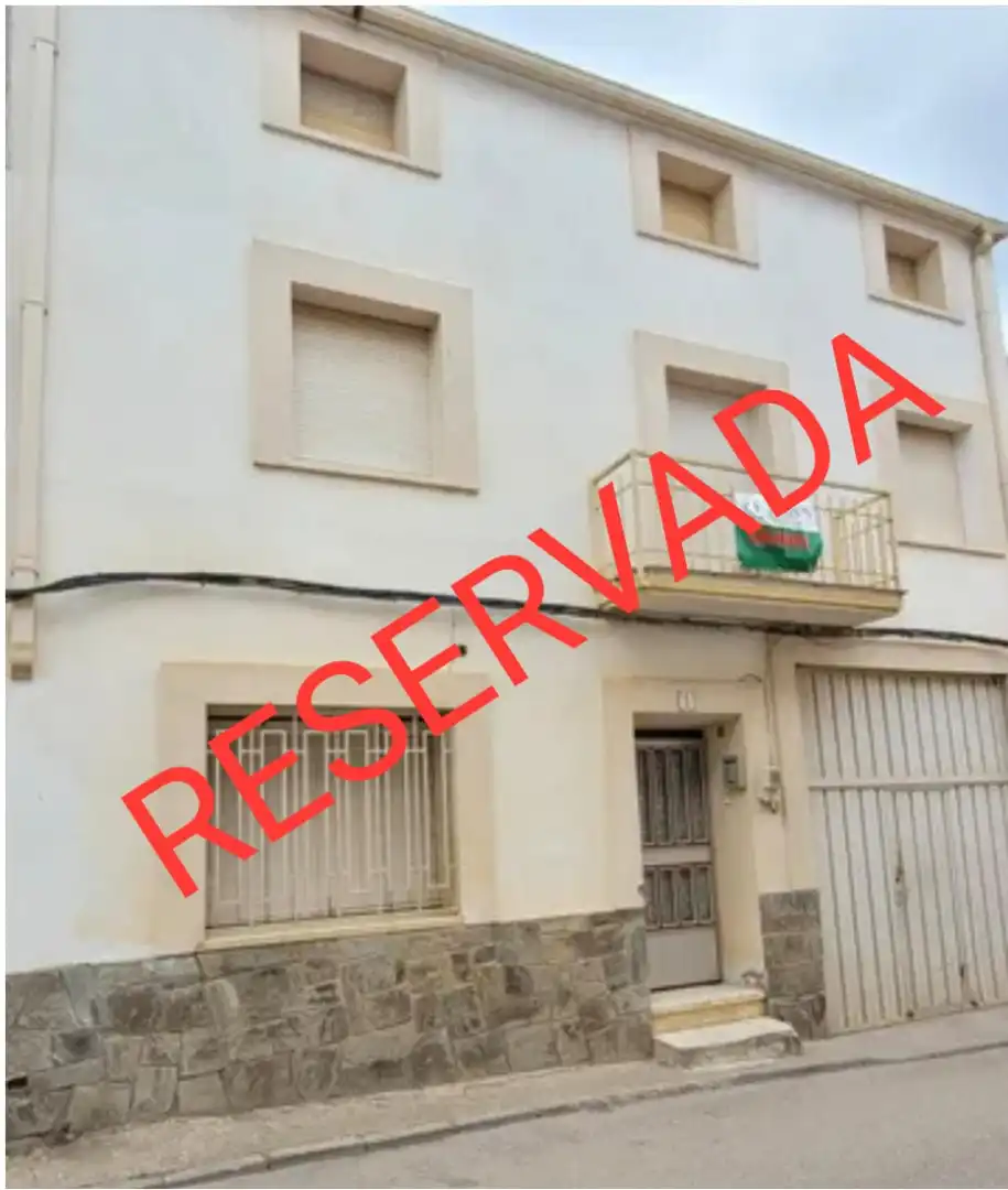 Casa amb terrassa en venda a Calle Monseñor Romero 13
