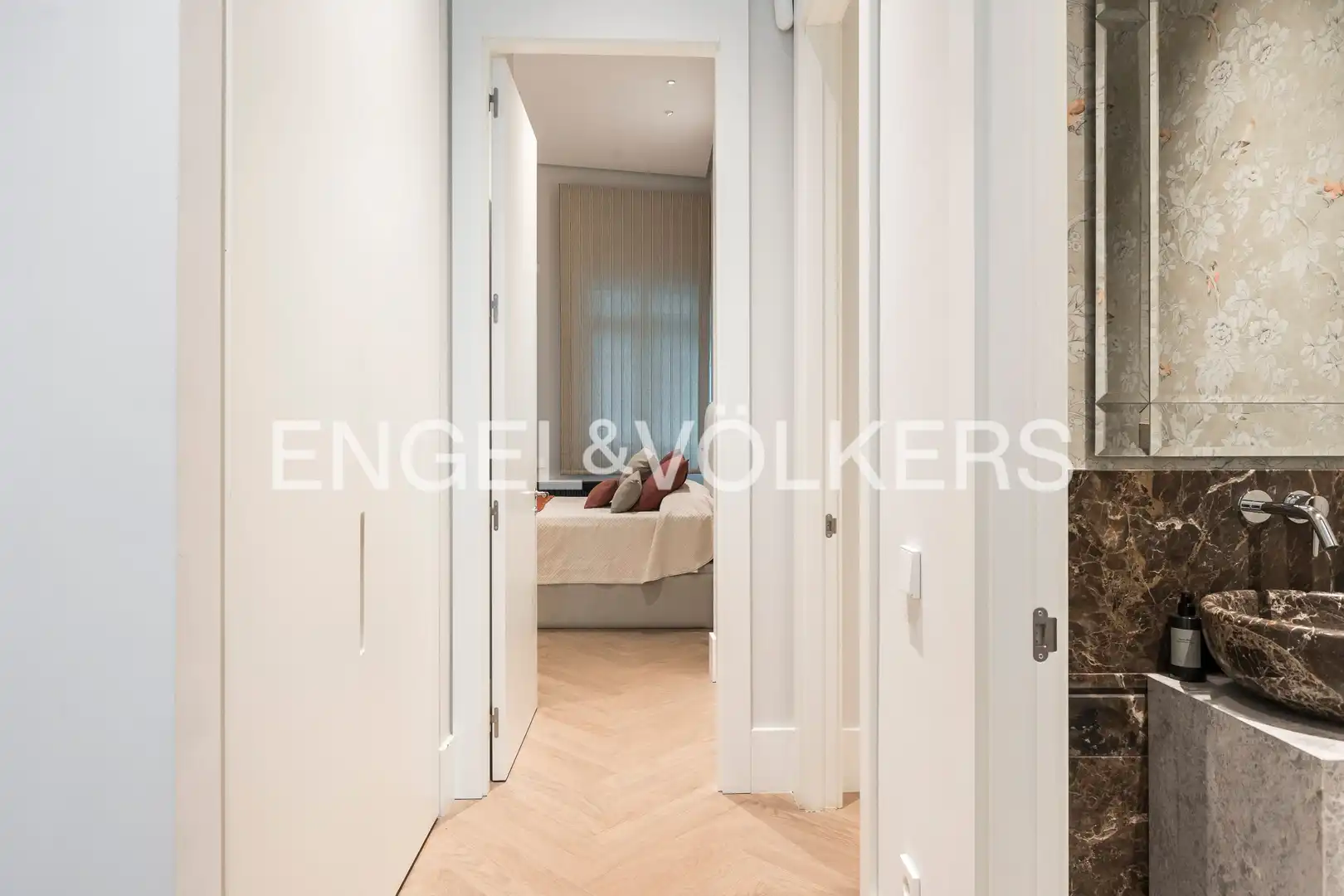 Flat for sale in Madrid  with Air Conditioner, Heating and Storage room