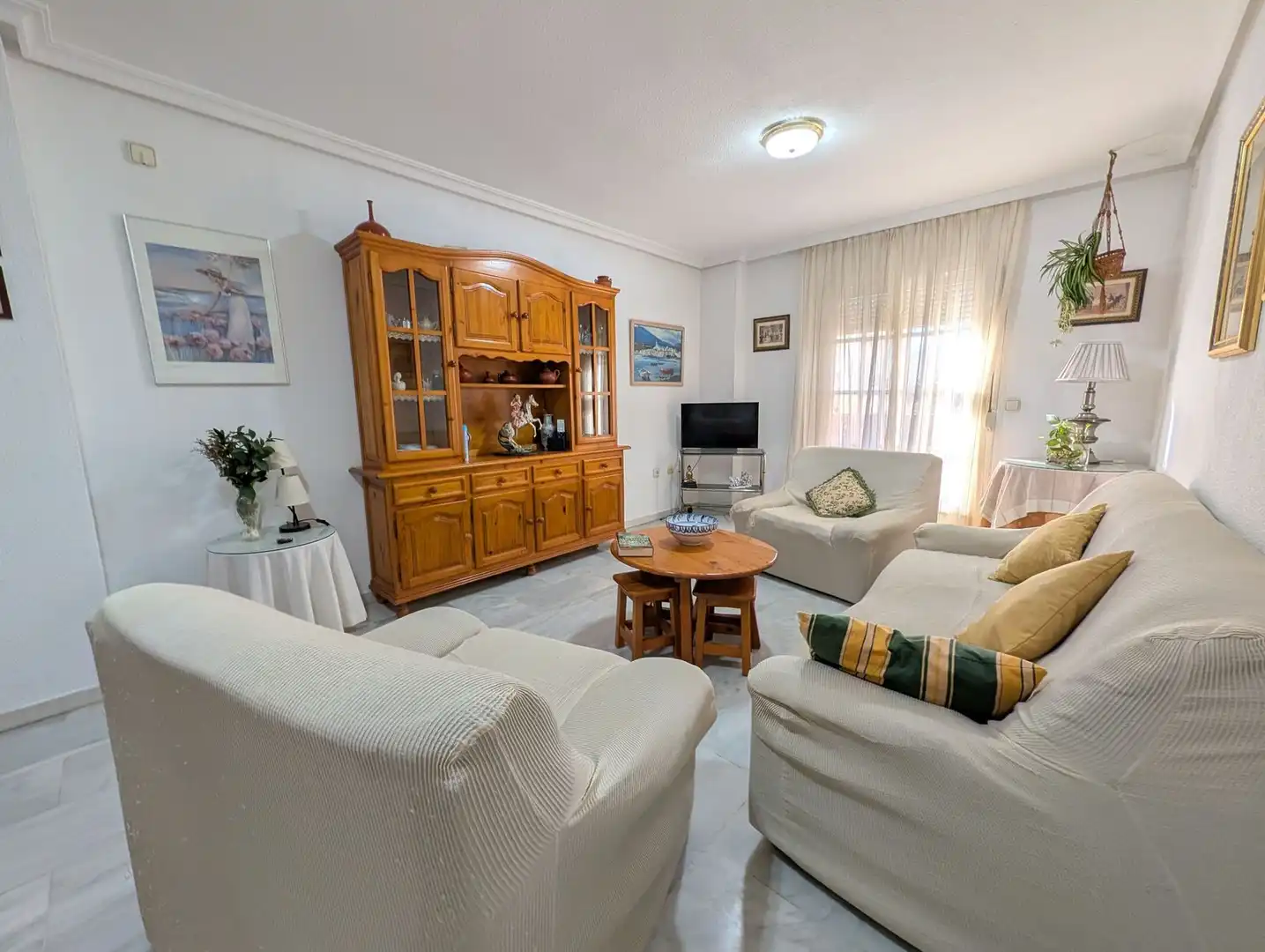 Sala de estar de Apartamento de alquiler en Estepona con Amueblado y Balcón