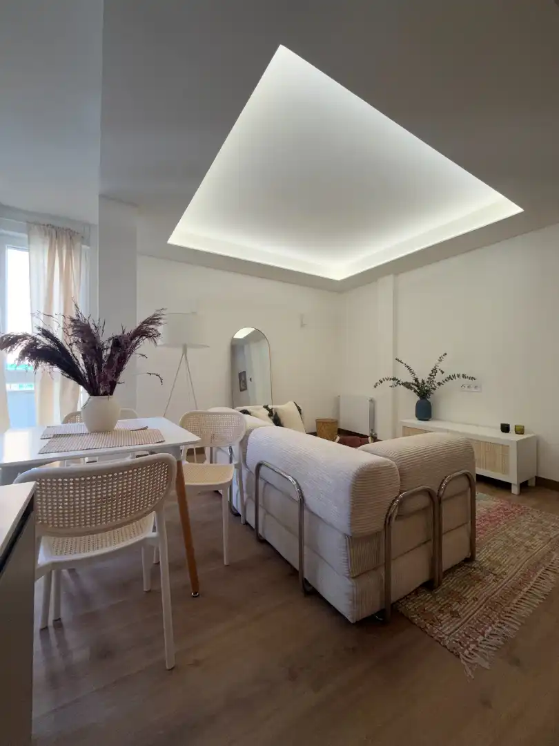 Living room of Flat for sale in Madrid  with Air Conditioner, Heating and Furnished