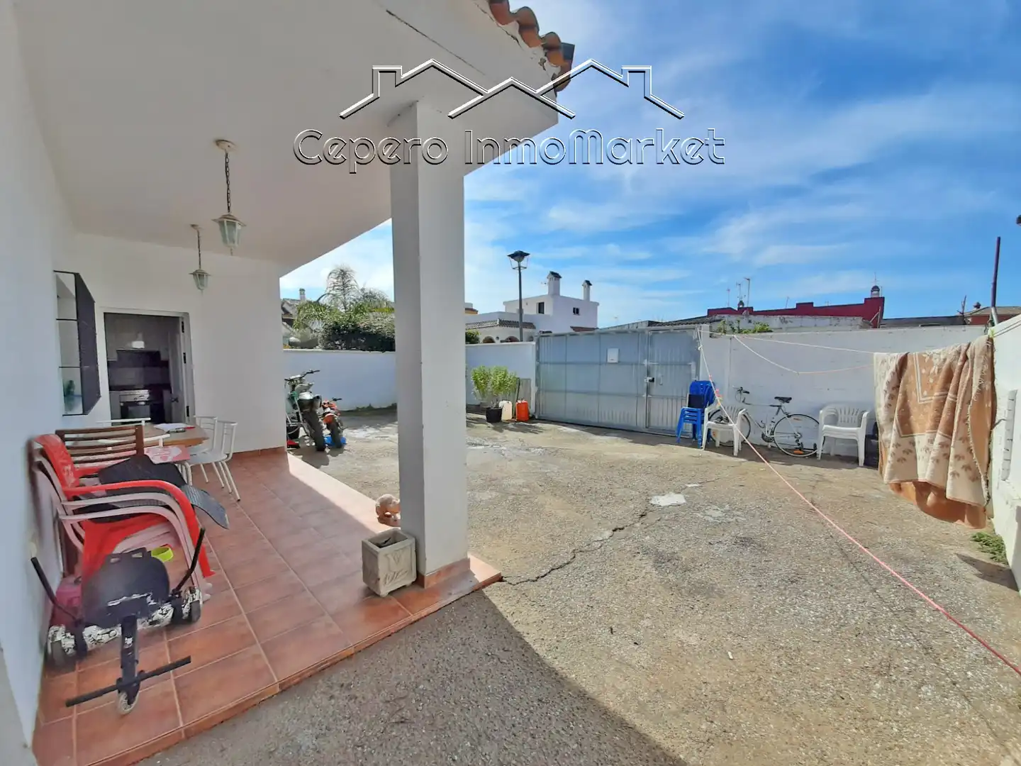 Vista exterior de Casa adosada en venda en El Puerto de Santa María amb Jardí privat i Balcó