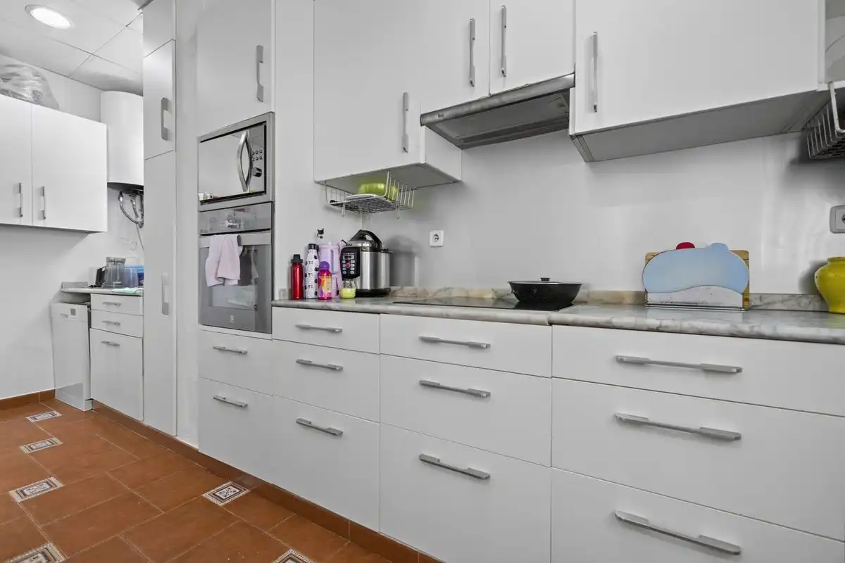 Cuina de Casa o xalet en venda en Carmona amb Aire condicionat, Calefacció i Jardí privat