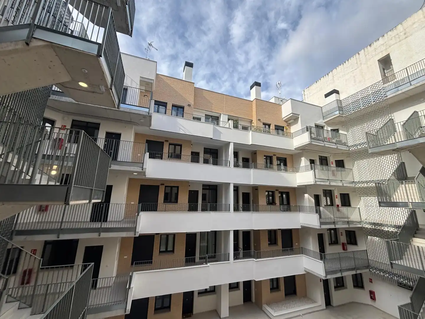 Exterior view of Flat for rent in Ronda