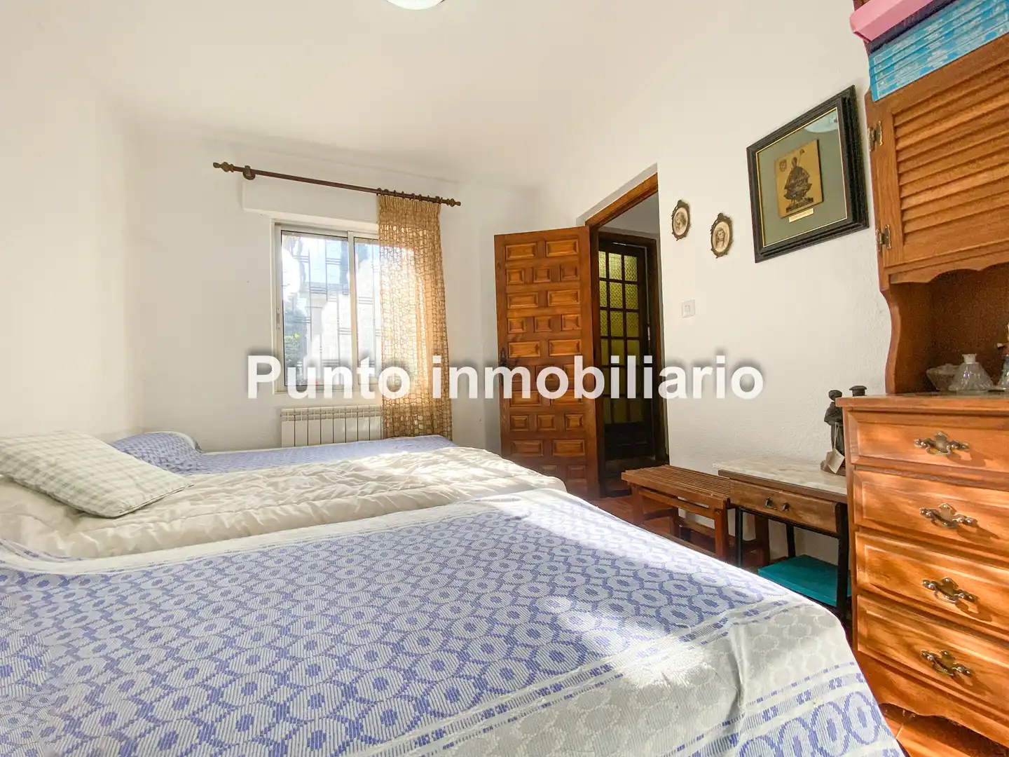 Sala de estar de Casa adosada en venta en Tudela de Duero con Calefacción, Jardín privado y Terraza