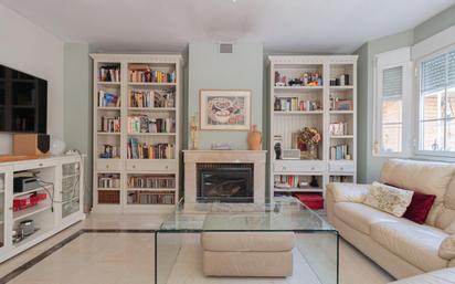 Living room of Single-family semi-detached for sale in  Madrid Capital  with Air Conditioner and Swimming Pool