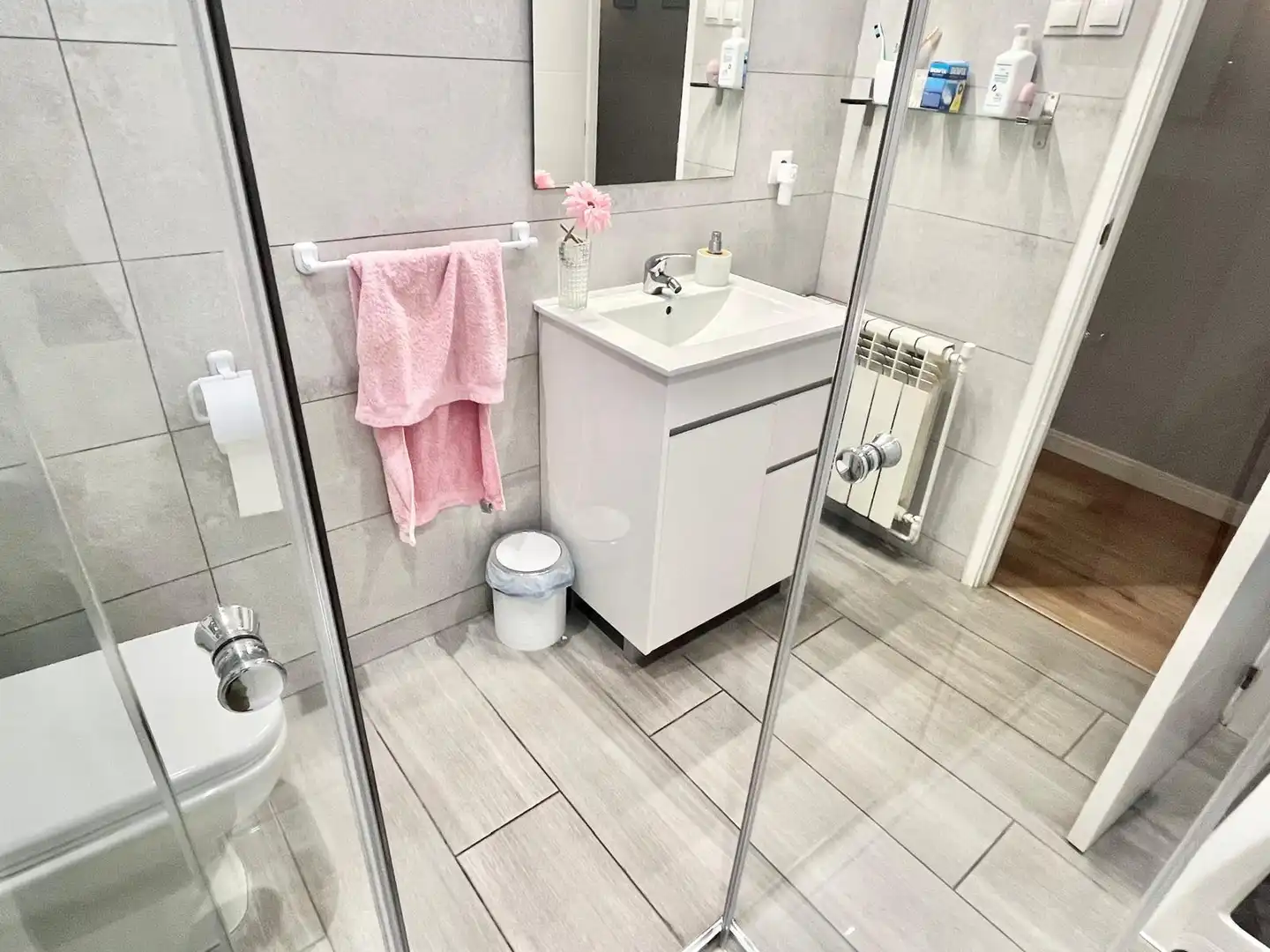 Baño de Ático en venta en Cerdanyola del Vallès con Aire acondicionado, Calefacción y Parquet