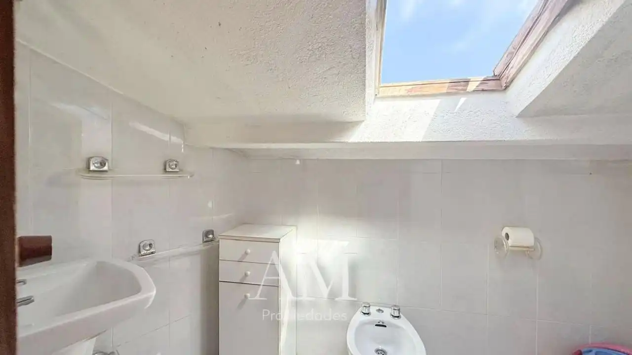 Bany de Dúplex en venda en Nigrán amb Terrassa, Traster i Moblat