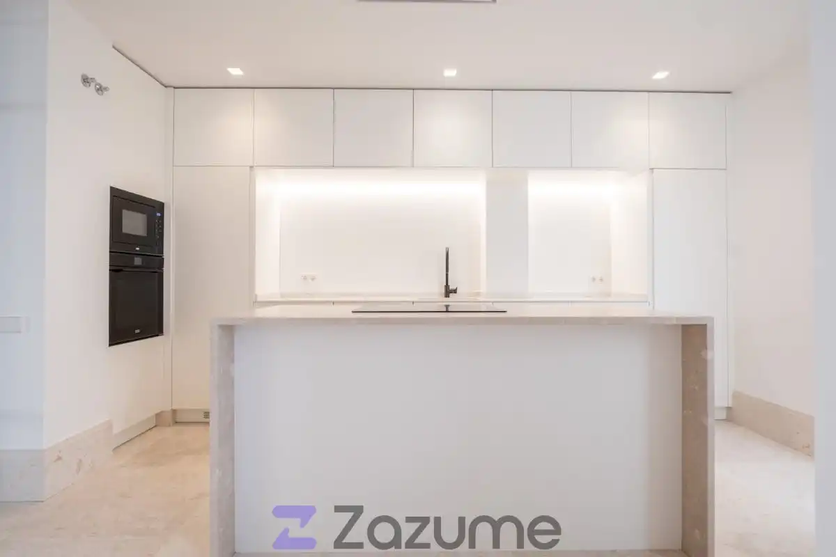 Cocina de Piso de alquiler en Zaragoza con Aire acondicionado, Calefacción y Horno