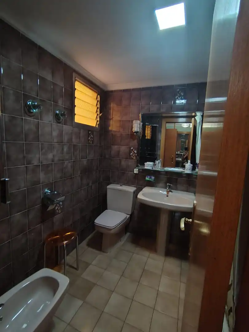 Baño de Piso de alquiler en Mislata con Aire acondicionado, Calefacción y Amueblado