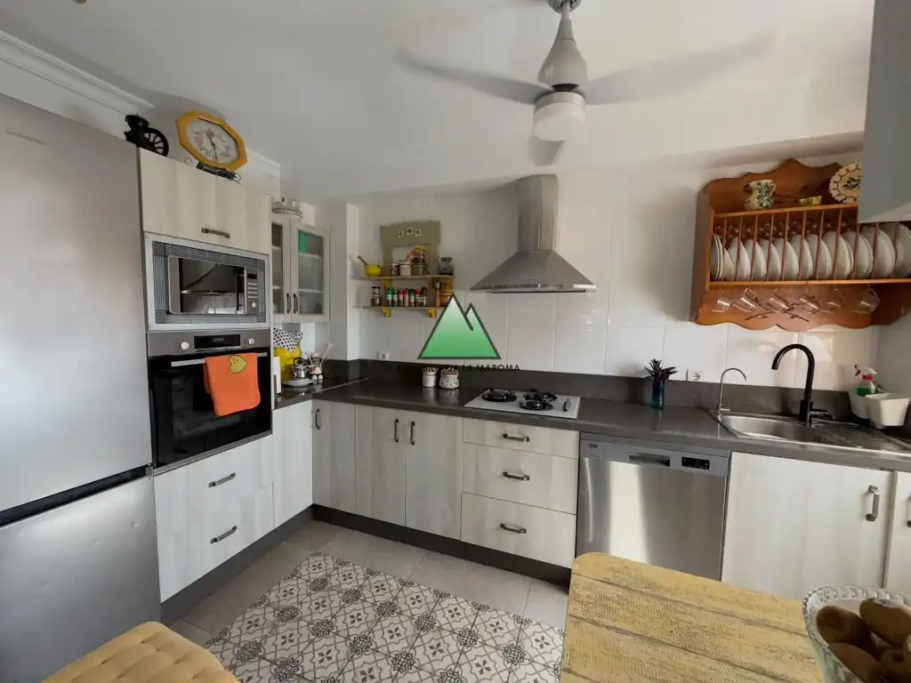 Kitchen of Flat for sale in Vélez-Málaga  with Community pool