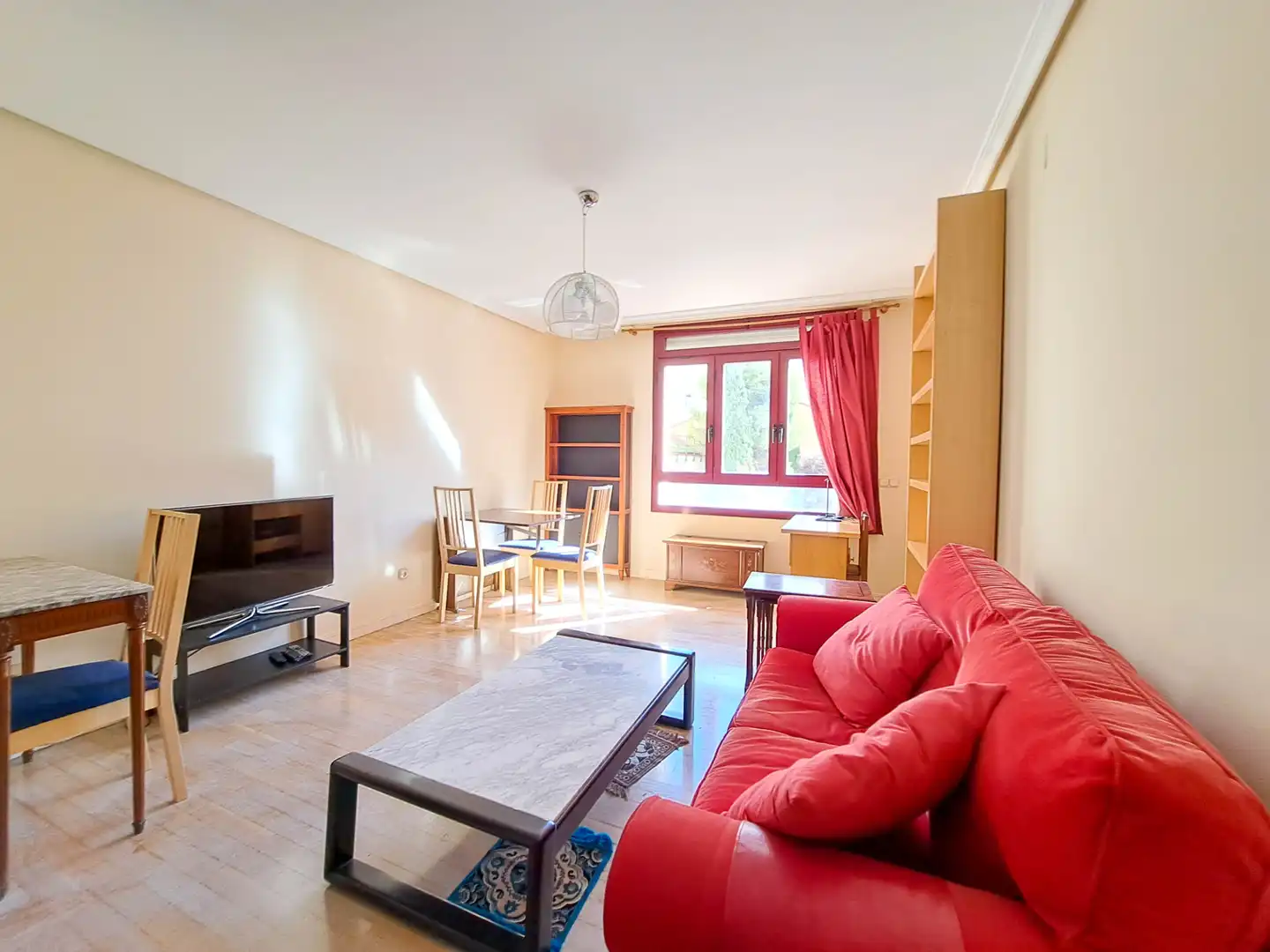 Sala d'estar de Estudi en venda en Madrid amb Aire condicionat, Calefacció i Parquet