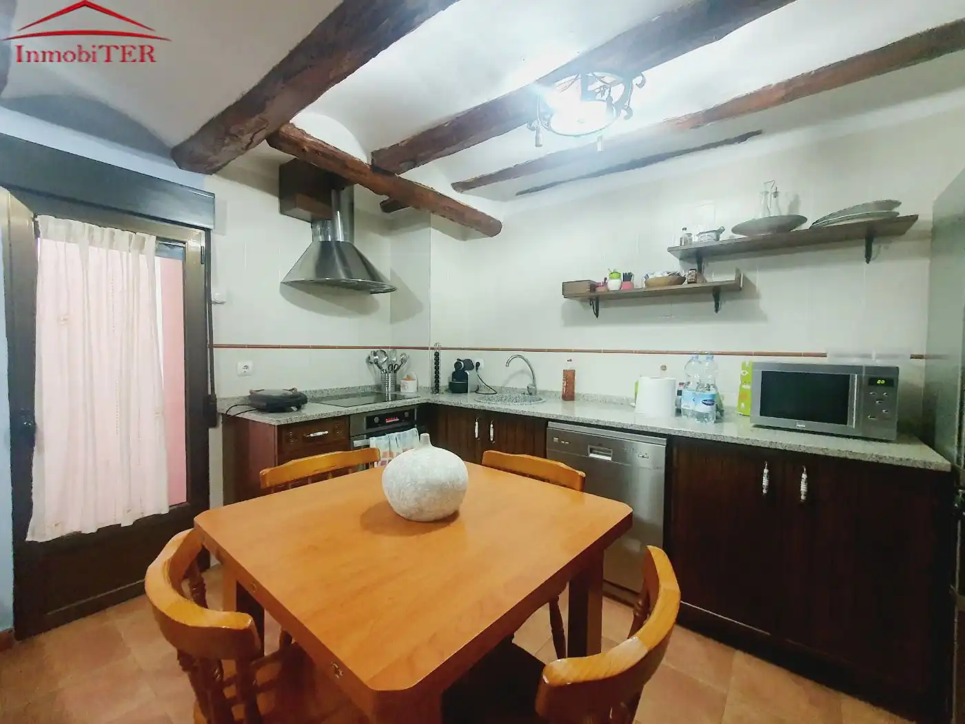 Cuina de Casa o xalet en venda en Alfambra amb Calefacció, Terrassa i Traster