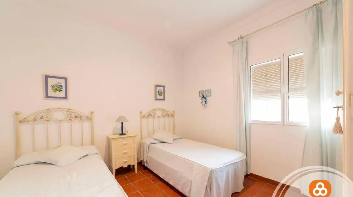 Chalet con piscina en venta en La Carlota, imagen 2