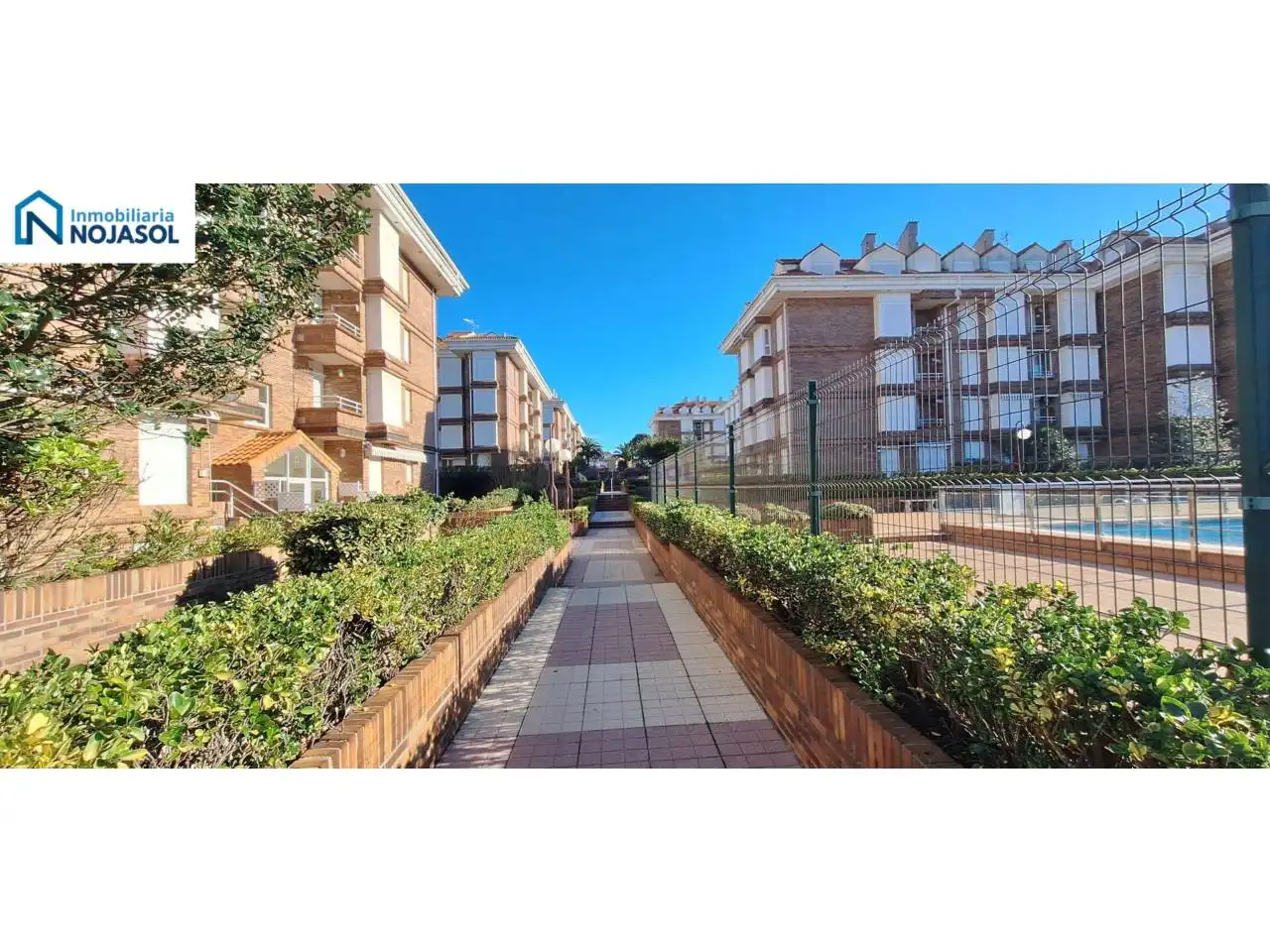 Außenansicht von Wohnung zur Miete in Noja mit Heizung, Privatgarten und Terrasse