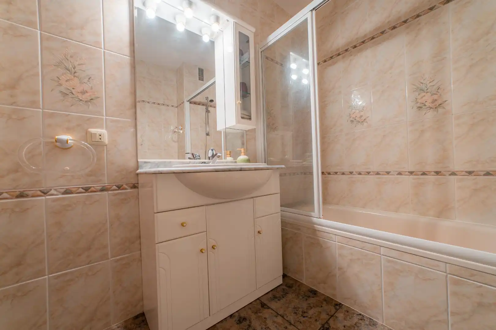 Bany de Casa o xalet en venda en Santa Susanna amb Jardí privat, Terrassa i Moblat