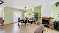Sala d'estar de Casa o xalet en venda en Tarifa amb Calefacció, Terrassa i Piscina