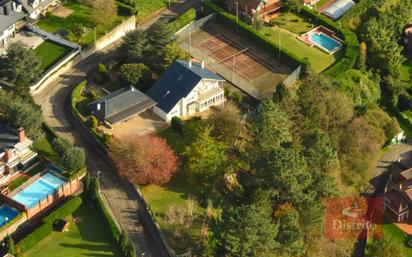 Vista exterior de Casa o xalet en venda en Piélagos amb Terrassa i Piscina