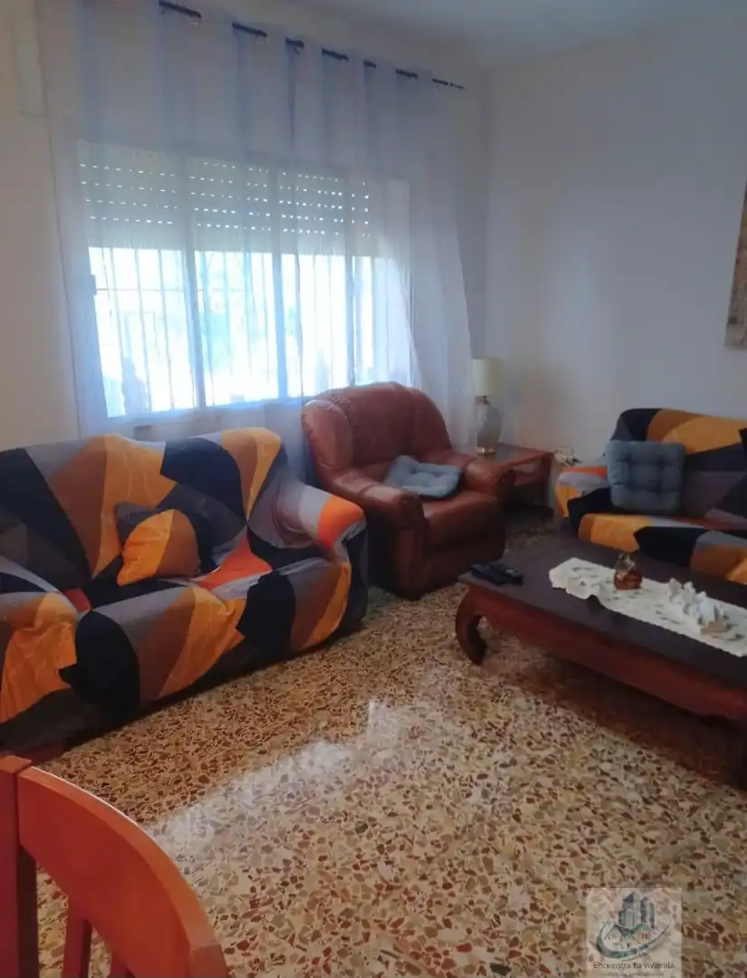 Sala d'estar de Casa o xalet en venda en Chiclana de la Frontera amb Piscina i Alarma