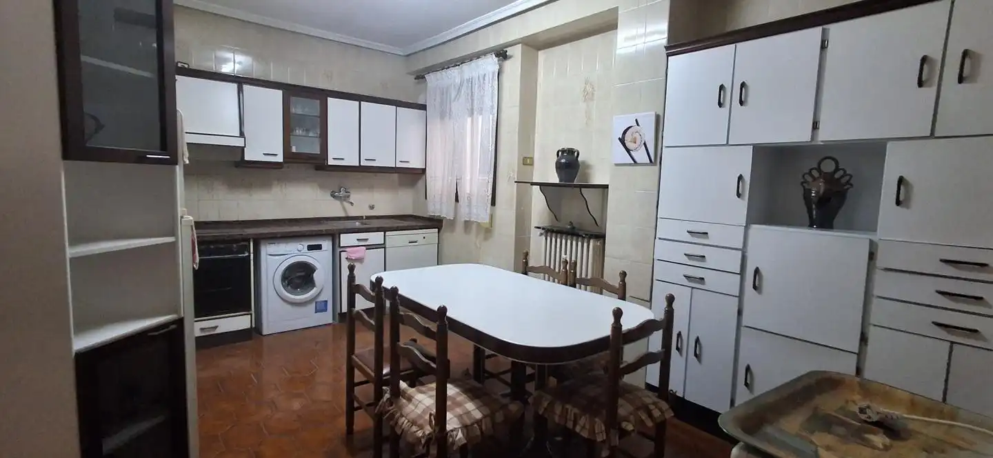 Kitchen of Flat for sale in Tudela  with Air Conditioner, Heating and Parquet flooring