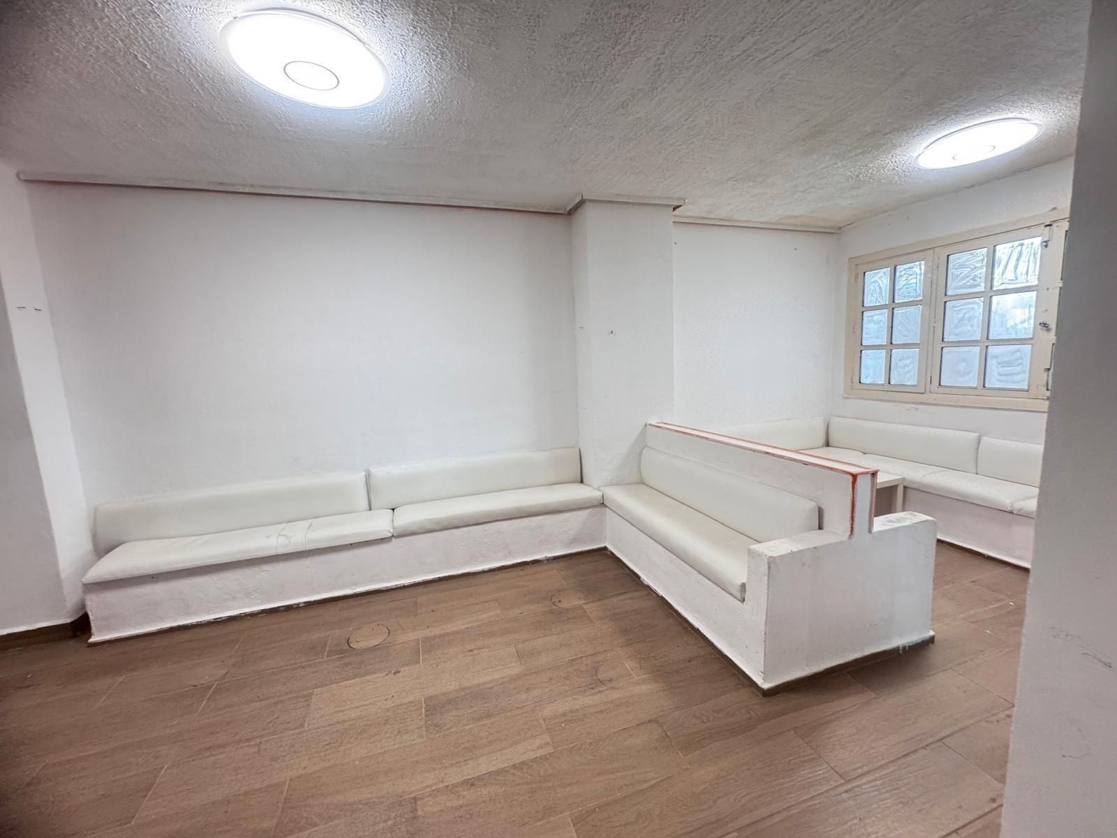 Premises for sale in Calvià  with Air Conditioner and Terrace