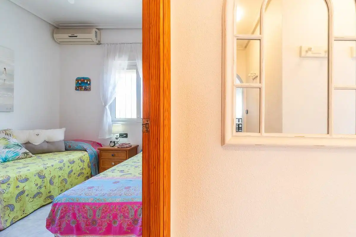 Dormitori de Casa o xalet en venda en Orihuela amb Aire condicionat, Jardí privat i Terrassa