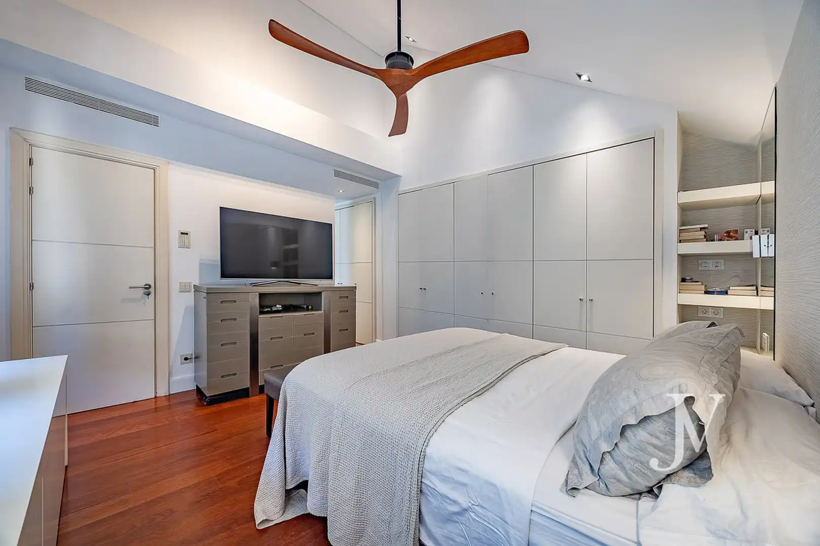 Schlafzimmer von Einfamilien-Reihenhaus zum Verkauf in Pozuelo de Alarcón mit Klimaanlage, Heizung und Privatgarten