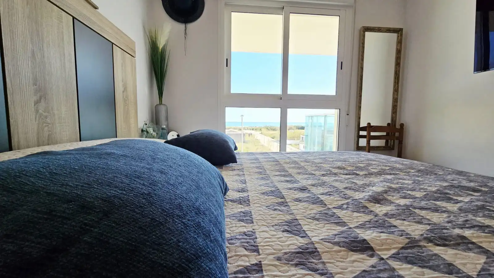 Dormitori de Apartament en venda en Oliva amb Aire condicionat, Terrassa i Traster