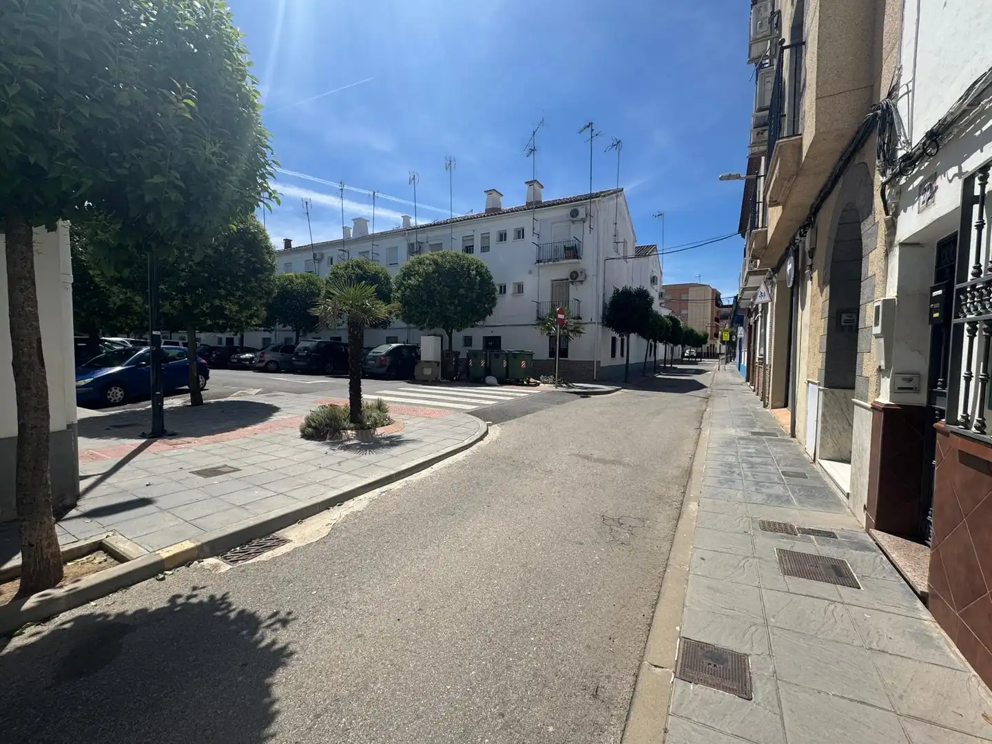 Vista exterior de Casa o xalet en venda en Andújar amb Aire condicionat, Terrassa i Moblat