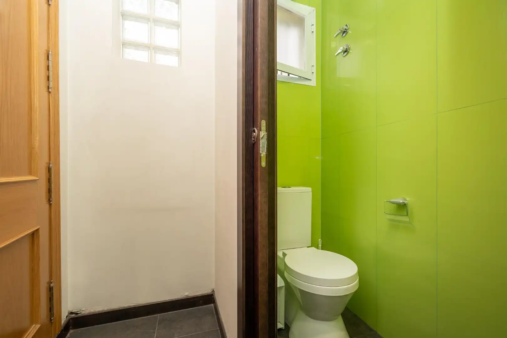 Baño de Local de alquiler en Granada con Aire acondicionado y Calefacción