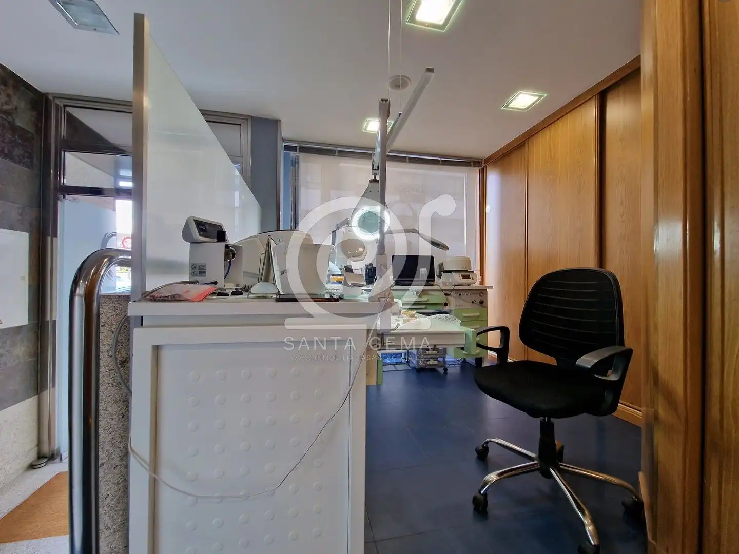 Local en venta en Cambre  con Alarma