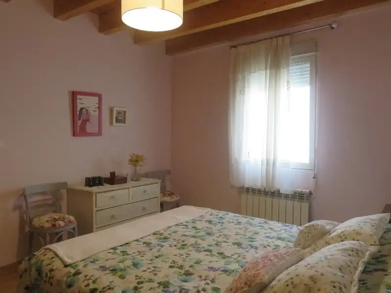 Dormitori de Casa o xalet en venda en San Andrés del Rabanedo amb Calefacció i Jardí privat