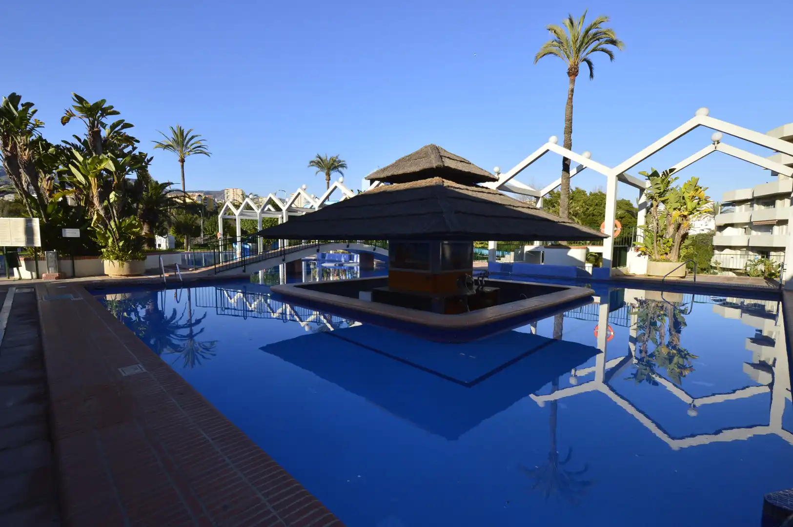 Piscina de Apartament en venda en Benalmádena amb Aire condicionat, Terrassa i Moblat