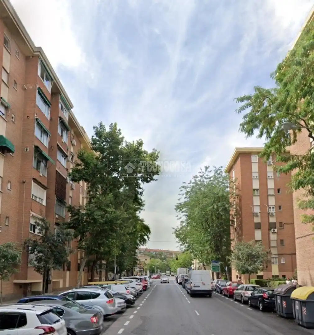Vista exterior de Pis en venda en Madrid amb Calefacció