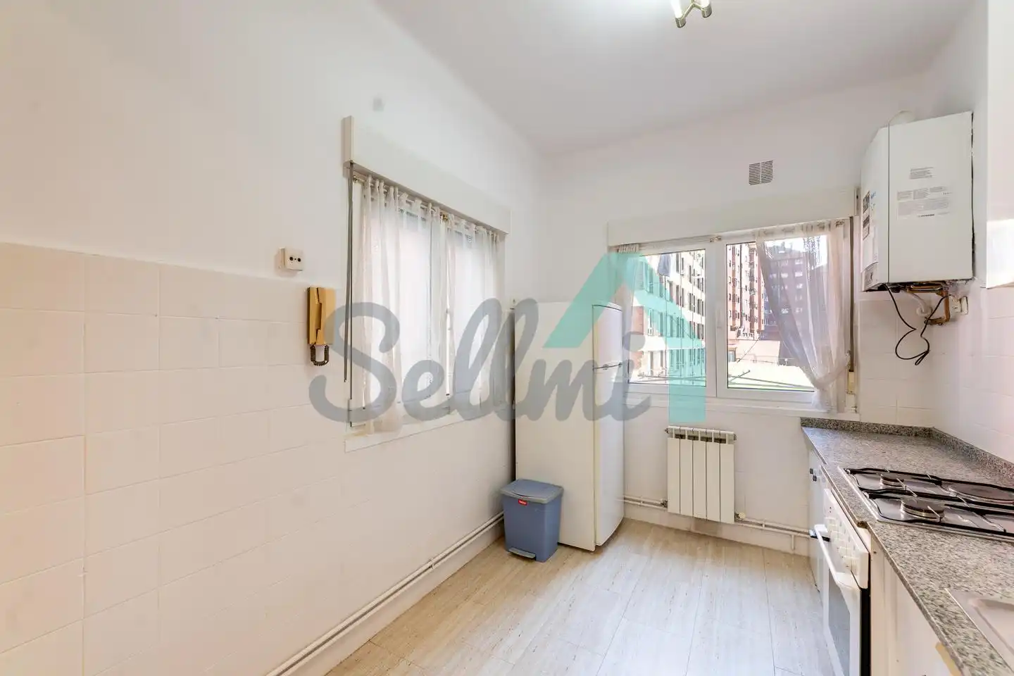 Cocina de Piso de alquiler en Oviedo  con Calefacción y Amueblado