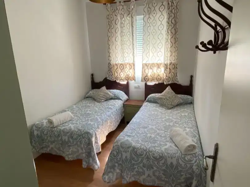 Schlafzimmer von Wohnung zur Miete in Sevilla mit Klimaanlage, Parkett und Möbliert