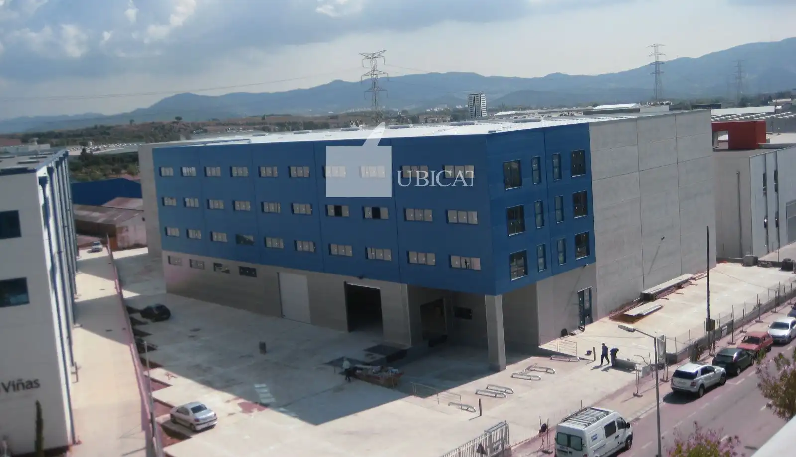Vista exterior de Nau industrial de lloguer en Santa Perpètua de Mogoda, Barcelona