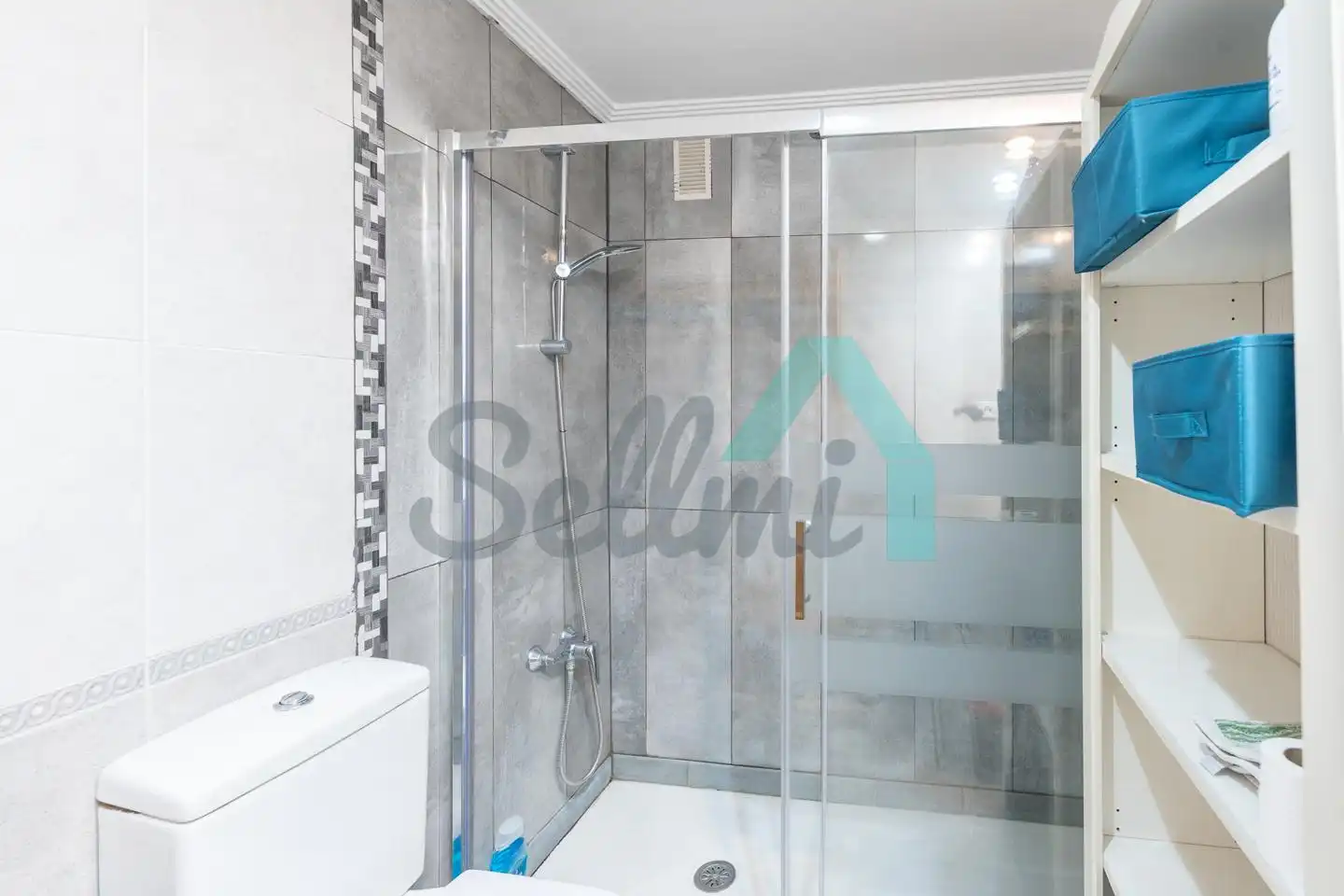 Bathroom of Flat for rent in Oviedo   with Heating, Parquet flooring and Furnished