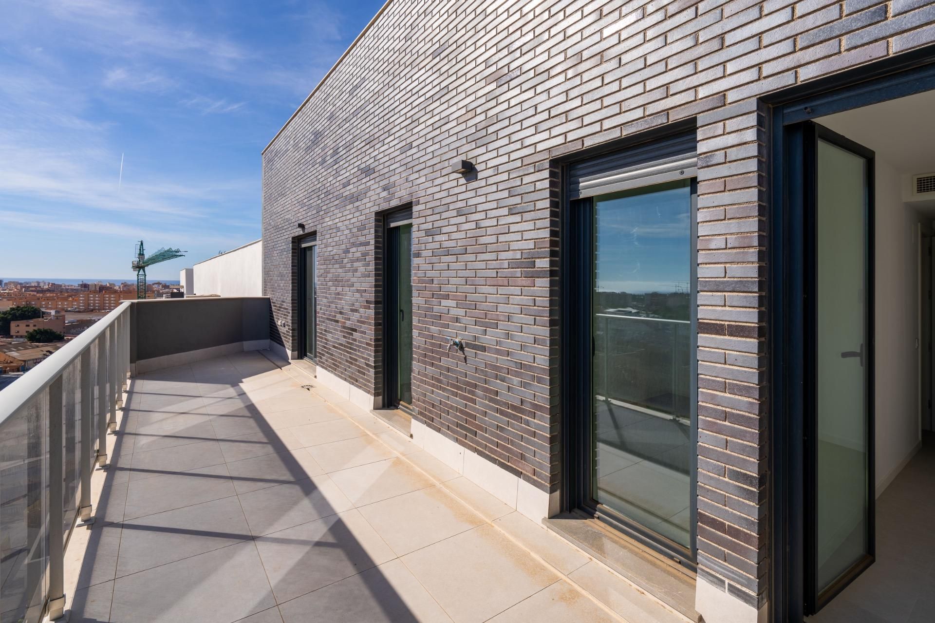 Vista exterior de Àtic en venda en  Almería Capital amb Aire condicionat, Terrassa i Traster