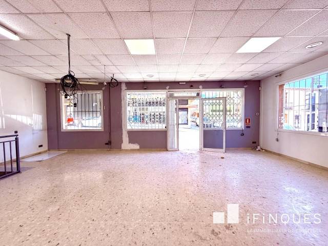 Local comercial en Alquiler en Poble - Casc Antic