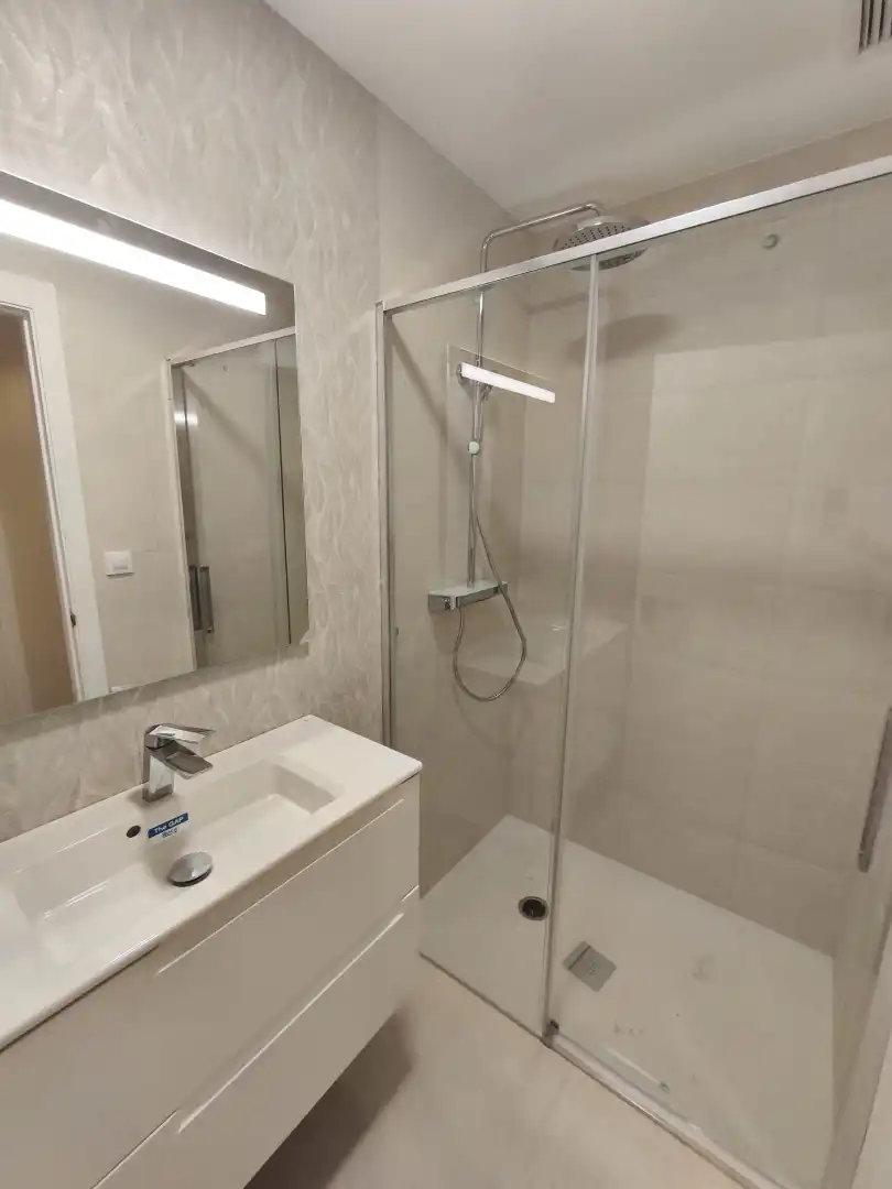 Baño de Apartamento en venta en Ourense Capital  con Aire acondicionado, Calefacción y Parquet