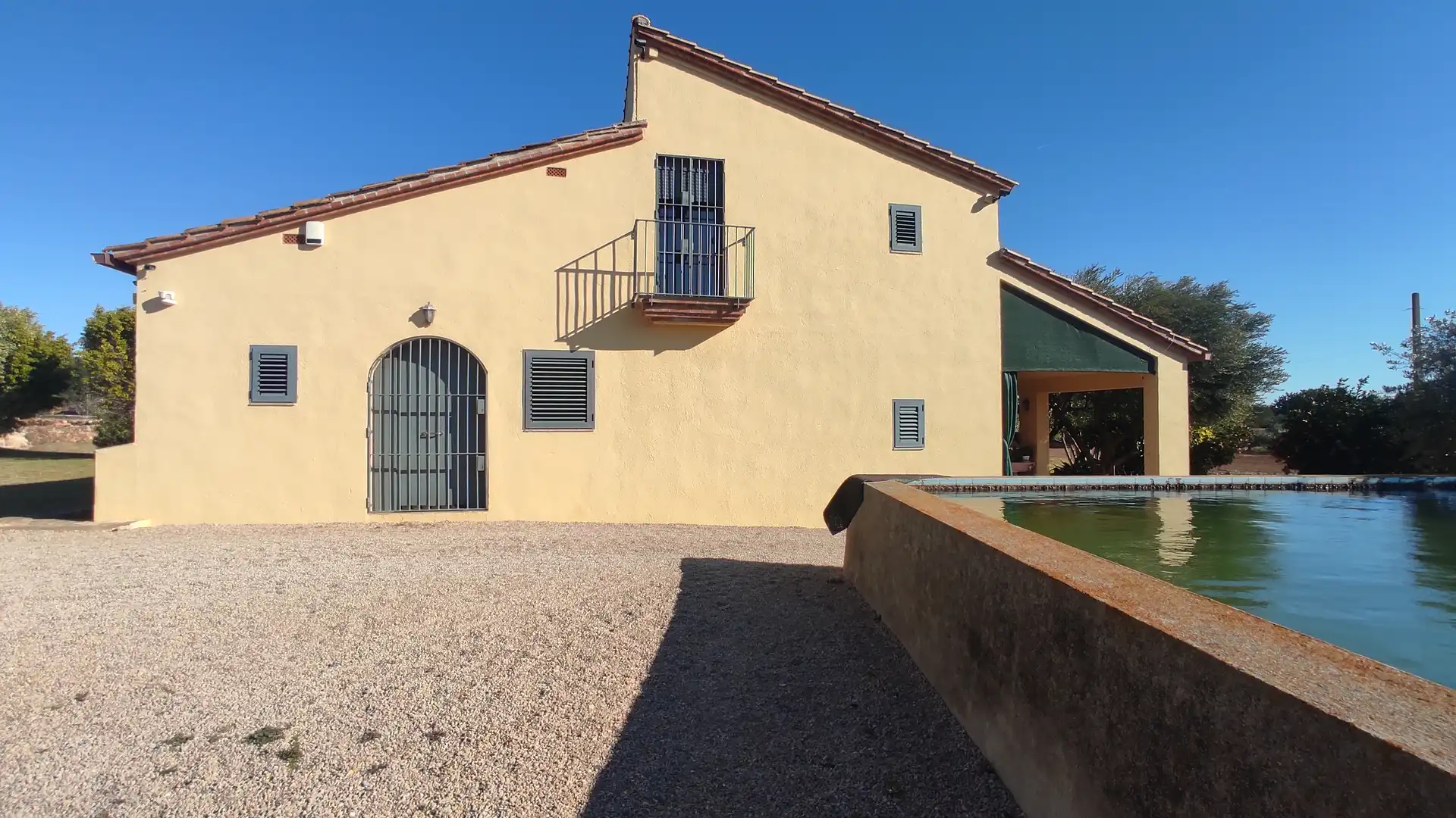 Außenansicht von Country house zum Verkauf in Roda de Berà mit Klimaanlage, Heizung und Privatgarten